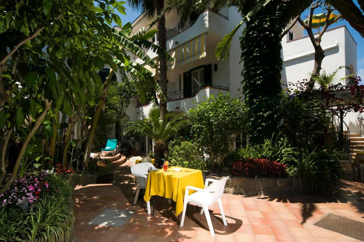 Hotel Villa Angelica Лакко-Амено Экстерьер фото